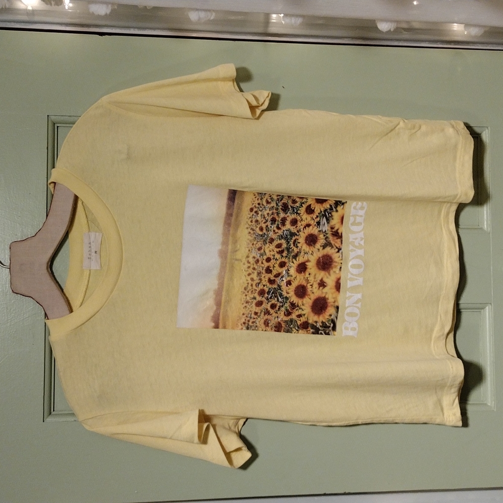 Women's Urban Nation Bon Voyage yellow sunflower cropped t-shirt Medium